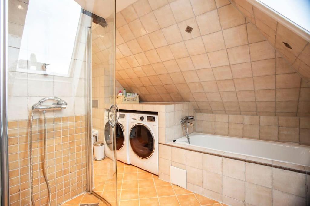 New! Modern Top Floor Apartment In Historic Area! Bergen Exterior foto