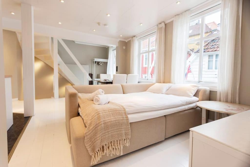 New! Modern Top Floor Apartment In Historic Area! Bergen Exterior foto